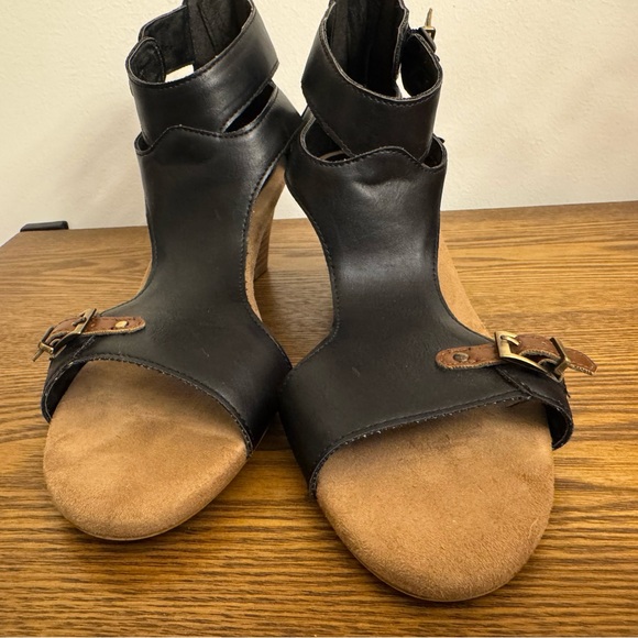 AEROSOLES Black and Brown Wedge Sandals Size 8.5 - Picture 9 of 16